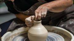 同类成人动漫作品B封面，场景设定独特，制作精良